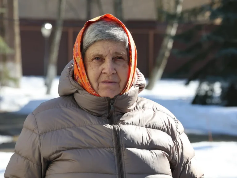 Помощница для пожилого человека