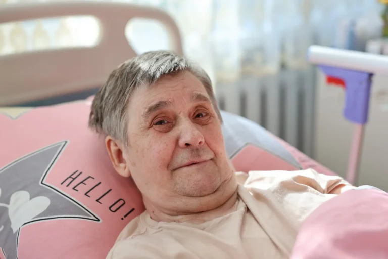 Уход за лежачими больными после инсульта в пансионате