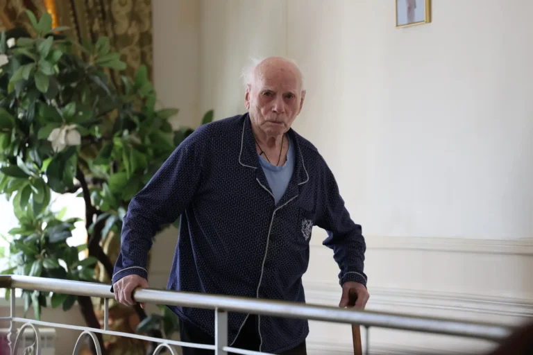 Пансионаты больных для лечения после перелома шейки бедра